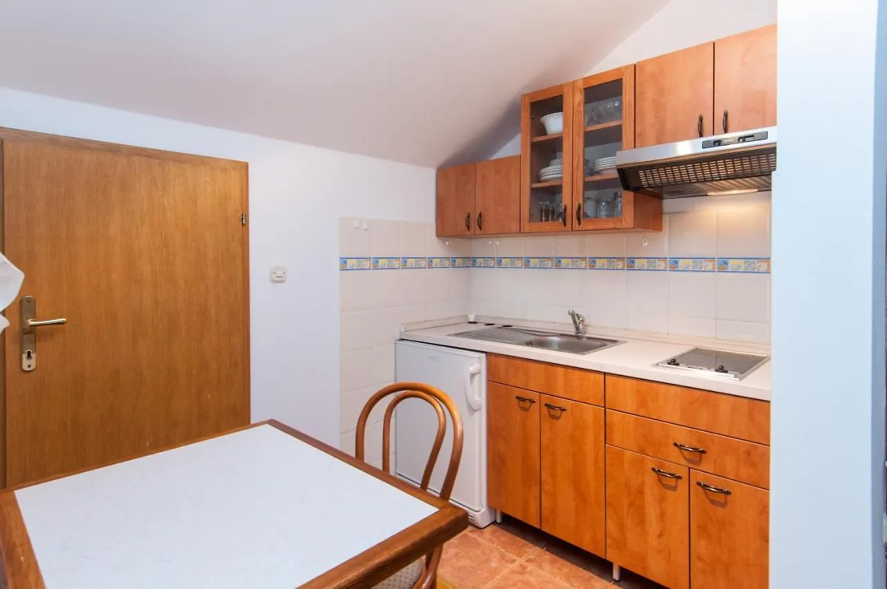 Apartments And Rooms By The Sea Mali Lošinj