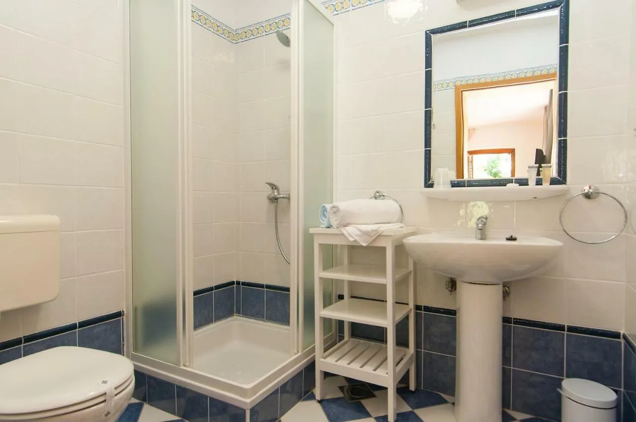 Guest house Apartments And Rooms By The Sea Mali Losinj