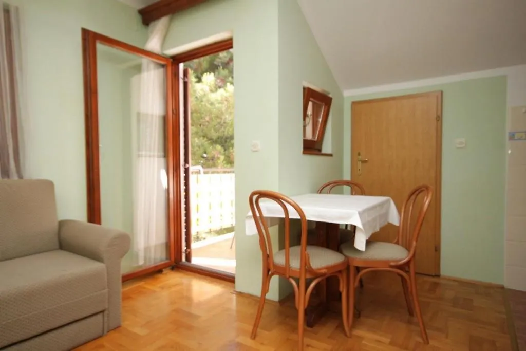 Apartments And Rooms By The Sea Mali Losinj Guest house