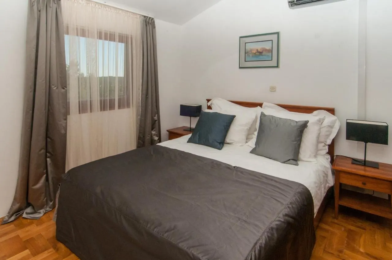 Guest house Apartments And Rooms By The Sea Mali Losinj
